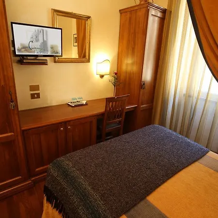 Al Colonnato Di San Pietro Oda ve Kahvaltı 3*