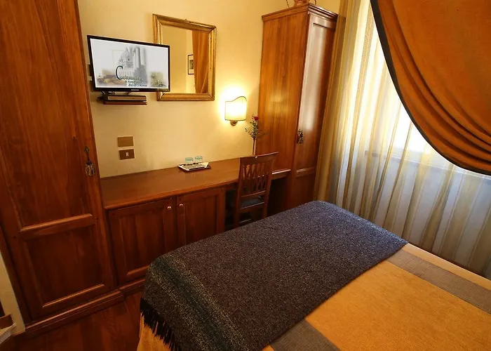 Al Colonnato Di San Pietro Bed & Breakfast 3*