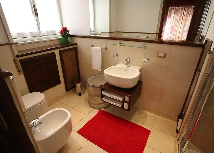 Al Colonnato Di San Pietro Bed & Breakfast 3*