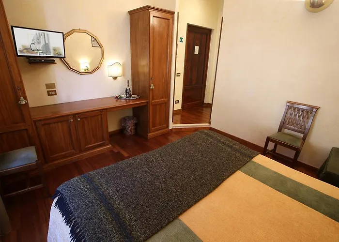 Al Colonnato Di San Pietro Bed & Breakfast 3*