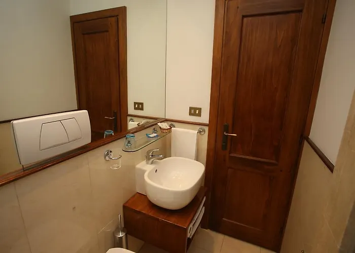 Al Colonnato Di San Pietro 3* Roma