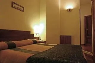 Al Colonnato Di San Pietro