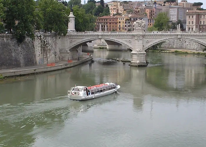 Al Colonnato Di San Pietro